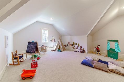 Large attic plaryroom that is carpeted feels both spacious and well-lit - Decoist Attic Playroom Ideas, Breezeway Ideas, Wall Drapes, Custom Bookshelves, Attic Playroom, Kids Indoor Playground, Fun Indoor Activities, Office Playroom, Bohemian Farmhouse