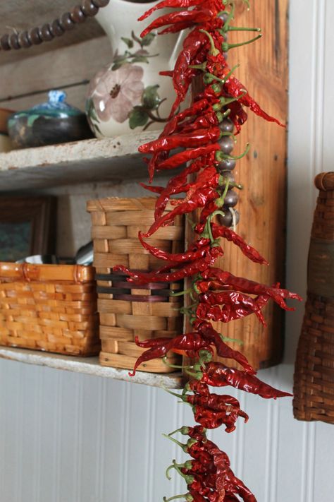 Homemade Red Pepper Flakes | Dehydrating Cayenne Peppers | Air Drying | The Cottage Vegetable Cayenne Pepper Plant, Freezing Peppers, Water Bath Canning Recipes, Lost Wax Jewelry, Cowboy Candy, Harvesting Garlic, Pressure Canning Recipes, Vegetable Shop, Dried Peppers