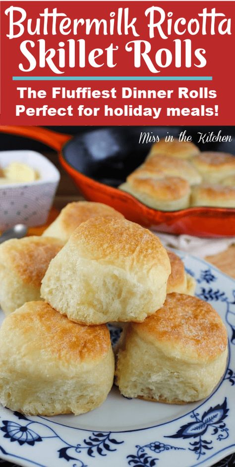 Buttermilk Ricotta Skillet Rolls are a super easy yeast roll to make any night of the week. Tender and delicious. Skillet Rolls, Specialty Breads, Sweet Dinner Rolls, Yummy Bread, Fluffy Dinner Rolls, Healthy Delicious Recipes, Big Bee, Breaking Bread, Yeast Breads