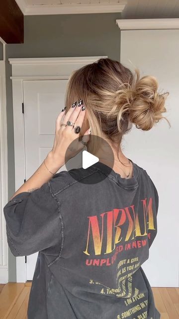 TORIE BLISS on Instagram: "A no fail messy bun for short-ish/medium length hair 🖤🤠save & try !!" How To Put Hair In A Messy Bun, Shoulder Length Cute Hairstyles, Medium Hair Bun Styles, Short Hair In Bun, Lazy Hairstyles For Medium Hair Shoulder Length Easy Updo, Quick Buns For Medium Hair, Easy Messy Bun For Thick Hair, Middle Part Messy Bun, Low Bun Hairstyles Messy