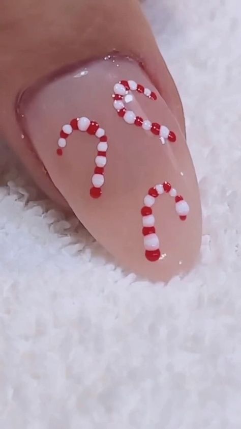 864 shares · 13 comments | Discover the magic of simple Christmas nail art! 🌟✨ Achieve this festive look with ease. 🎄💅 Crédit @the_nail_mann #ChristmasNails #NailArtMagic #FestiveManicure #HolidayNailInspo | L’ATELIER GREEN PARIS | lateliergreenparis · Original audio Simple Christmas Nail Art, Simple Christmas Nail, Christmas Nail Designs Easy, Snowflake Nail Design, Nail Art Noel, Christmas Nail Art Easy, Christmas Nail Ideas, Xmas Nail Art, Sassy Nails