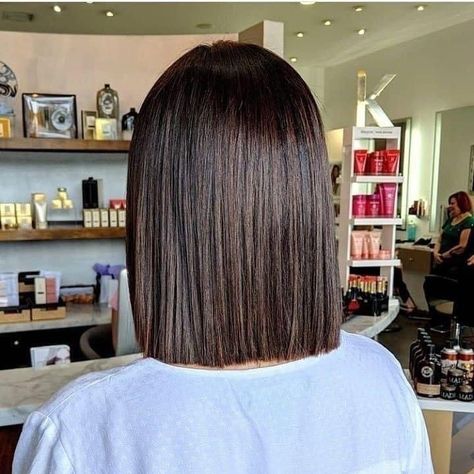 Slash Haircut, Short Shoulder Length Hair, One Length Haircuts, One Length Hair, Sleek Short Hair, Haircut For Women, Hair With Curtain Bangs, Lob Hairstyle, Short Straight Hair