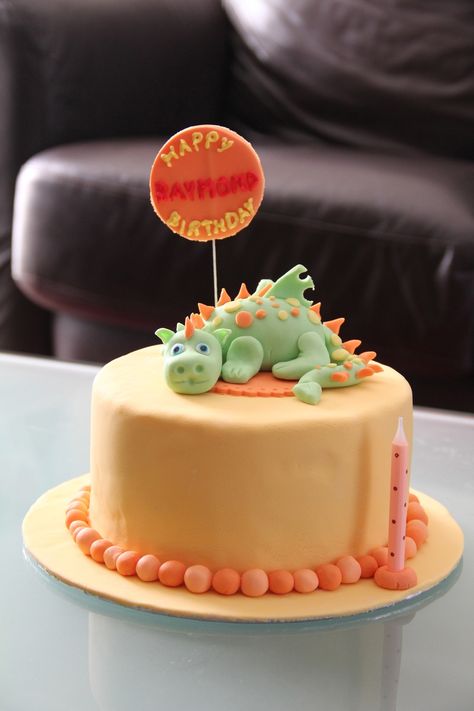 Egg Sponge Cake, Covered Cake Boards, Dragon Treasure, Puppy Birthday Cakes, Dragon Birthday Cakes, Magician Party, Cakes For Kids, Dragon Cakes, Castle Party