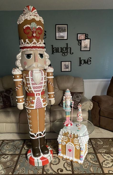 Gingerbread Man Crafts Decoration, Nutcracker Christmas Decorations Diy, Gingerbread Ideas Decoration, Gingerbread Nutcracker Diy, Gingerbread Themed Christmas Decor, Nutcracker Aesthetic, Nutcracker Gingerbread, Nutcracker Diy, Gingerbread Nutcracker