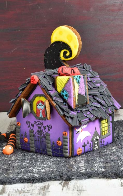 Nightmare Before Christmas Gingerbread House, Nightmare Before Christmas Gingerbread, Christmas Gingerbread House Ideas, Halloween Gingerbread House, Gingerbread House Kit, Gingerbread House Ideas, Creative Pumpkin Decorating, Cotton Headed Ninny Muggins, Gingerbread House Kits