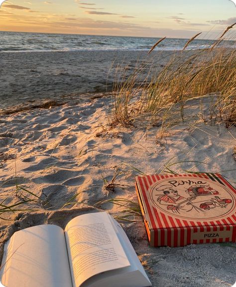 Fall At The Beach Aesthetic, Aesthetic Beach Trip, Beach Weekend Aesthetic, Fall Aesthetic Florida, Fall In Florida Aesthetic, Beach In Autumn, Fall On The Beach, Beach Fall Aesthetic, Autumn Beach Aesthetic