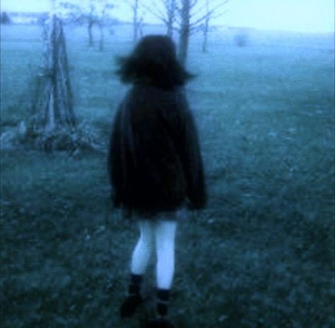 Dark Fairy Core, Crystal Castles, Y2k Profile Picture, Grunge Pictures, Dark Green Aesthetic, Crystal Castle, Mia 3, Grunge Photography, Creepy Cute