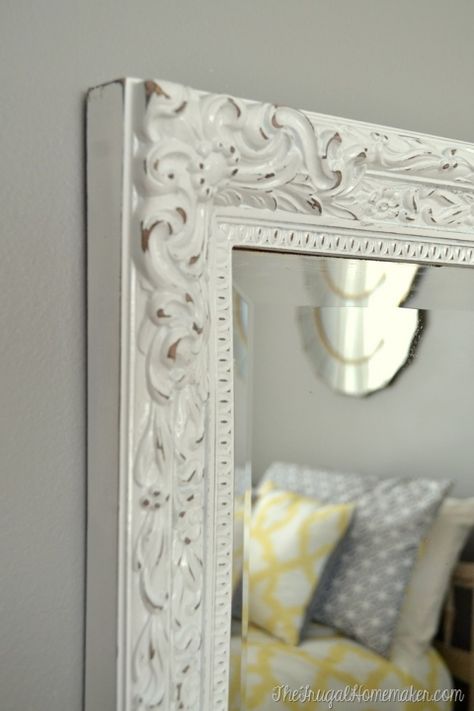 Distressed Mirror Frame, Spray Paint Mirror, Chalk Paint Mirror, Mirror Redo, Painting Mirror Frames, Paint Makeover, Painting Mirror, Distressed Mirror, Diy Spray Paint