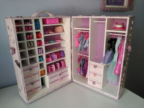 Dollhouse Wardrobe, Barbie Organization, Diy Dressing, American Girl Doll Sets, Barbie House Furniture, Diy Barbie House, Doll Storage, Sewing Barbie Clothes, Doll Closet