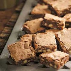 Elegant Brownies, Walnut Desserts, Marbled Brownies, Black Walnuts Recipes, Walnut Brownie Recipe, Chocolate Zucchini Brownies, Walnut Brownies, Vegetarian Bake, Walnut Recipes