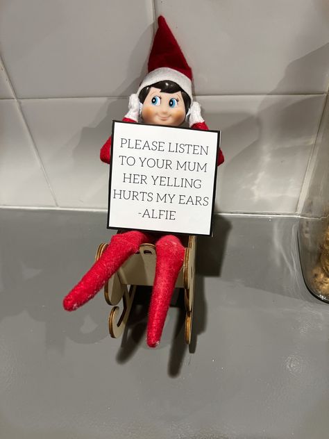 Elf on the shelf funny ideas for Christmas time Elf On Shelf Notes, Elf Ideas Easy Funny, Elf On The Shelf Funny, Elf On The Shelf Pet Ideas, Elf On Shelf Funny, Simple Elf On The Shelf, Elf Is Back Ideas, Elf Classroom, Elf 2024