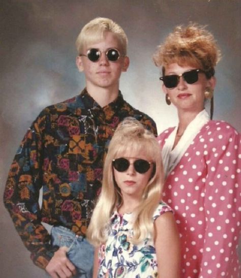 Imgur: The most awesome images on the Internet. Awkward Family Pictures, Awkward Family Portraits, Bad Family Photos, Funny Family Photos, Awkward Pictures, Awkward Photos, Sibling Photos, Awkward Family Photos, Look Retro