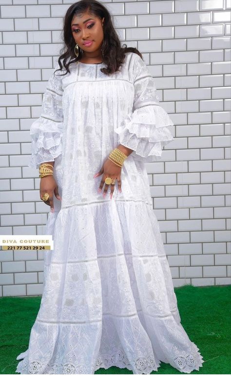 Lace Boubou Styles For Women, Lace Dress Classy, Boubou Styles For Women, Long African Dresses, Funny Dresses, African Fashion Skirts, African Dresses Modern, African Wear Dresses, African Lace Dresses