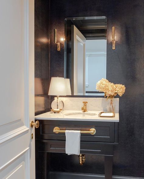 JP Interiors on Instagram: “A moody navy blue powder room that will never get old 📷: @janetmesicmackie” Blue Powder Room Ideas, Navy Blue Powder Room, Blue Powder Rooms, Blue Powder Room, Luxury Powder Room, Powder Room Ideas, Powder Room Remodel, Powder Room Vanity, Room Vanity