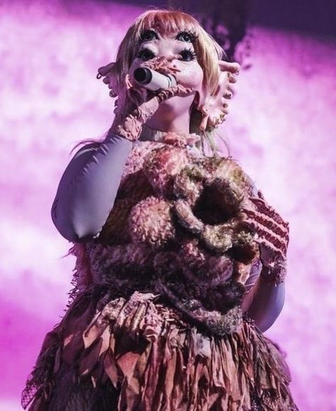 THIS OUTFITT😍😍 ♡ ♡ ♡ #melaniemartinez #foryou #portals #portalsalbum #portalsmelaniemartinez #trilogytourmeleniamartinez #fanpage #trilogytour #melaniemartinezfan #melaniemartinezfanpage #melanie #martinez #melaniefan Portals Tour, Martinez Twins, Melanie Martinez, Twins