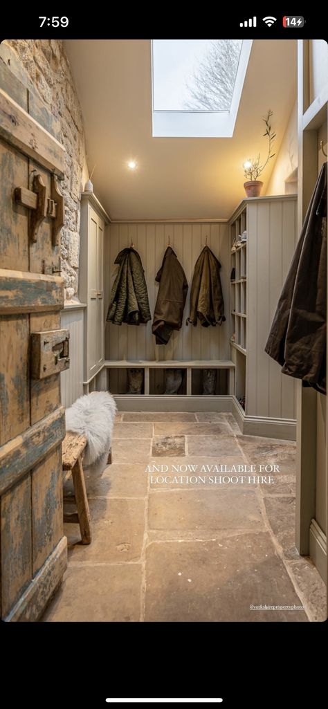 Boot Room Entrance Hall, Utility Boot Room, English Manor Houses Interior, Barn Aesthetic, Uk Houses, Cottage House Interior, Cotswold House, Country Kitchen Ideas, Modern Ranch House