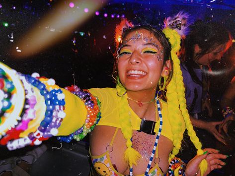 Rave Girl Aesthetic, 90s Rave Fashion, Rave Core, Rave Photography, 2000s Rave, Fashion Subcultures, Rave 90s, Punk House, Rave Aesthetic