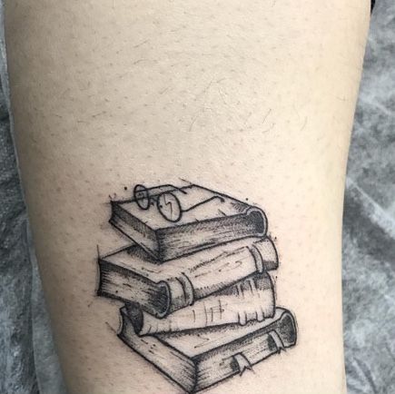 Hp Tattoo, Bookish Tattoos, Literary Tattoos, Shape Tattoo, Inspiration Tattoo, Harry Potter Tattoos, Harry Potter Tattoo, Tattoos Geometric, Geniale Tattoos