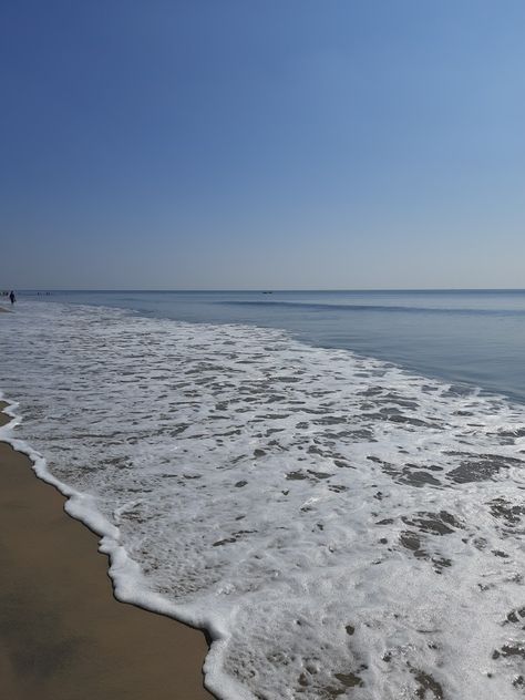 Digha Sea Beach Photography, Snehatheeram Beach, Beautiful Beach Pictures, Hand Photography, Art Painting Tools, Creative Diy Gifts, Shadow Pictures, Best Poses For Pictures, Painting Tools