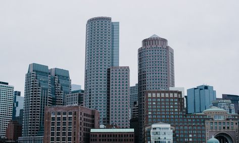 10 Boston Literary Landmarks Every Book-Lover Needs To Visit Boston Activities, Skyline Image, Hd Sky, Boston Neighborhoods, Boston Skyline, Boston Hotels, High Building, Columbus Day, Public Garden