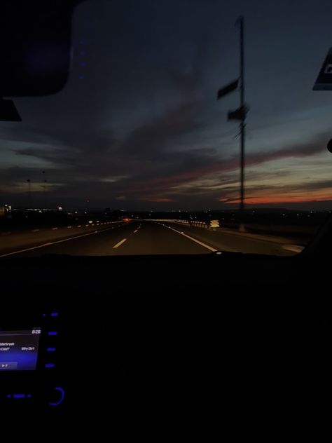 #night #nightlife #aesthetic #aestheticroadtrip #roadtrip #sunset #midnight #musicaesthetic Night Trip Aesthetic, Aesthetic Midnight, Night Sunset Aesthetic, Sunset Night Aesthetic, Chill Picture, Dark Night Pictures, Midnight Photos, Night Time Aesthetic Pictures, Asthetic Nights