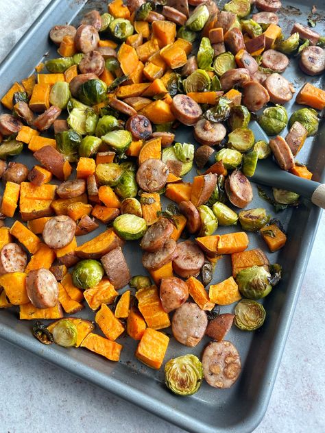 Apple Sausage Sheet Pan, Sausage Sheet Pan Dinner, Sausage Dinners, Sausage Sheet Pan, Balanced Dinner, Chicken Apple, Chicken Apple Sausage, Fall Meal, Apple Chicken