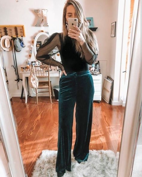 Velvet Pants Outfit Party, Green Velvet Pants Outfits, Velvet Pants Outfit Winter, Black Velvet Pants Outfit, Velvet Trousers Outfit, Velour Pants Outfit, Velvet Outfit Ideas, Velvet Outfits For Women, Holiday Party Pants