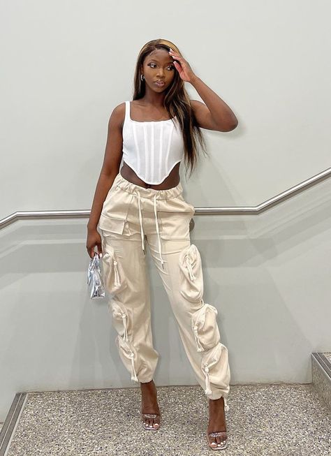 Cargo Pants With Heels, Outfit Cita, Weekend Outfit Ideas, Drinks Outfits, Cargo Pants Outfits, Fashion Forward Outfits, Fashion Nova Outfits, Cargo Pants Outfit, Heels Outfits