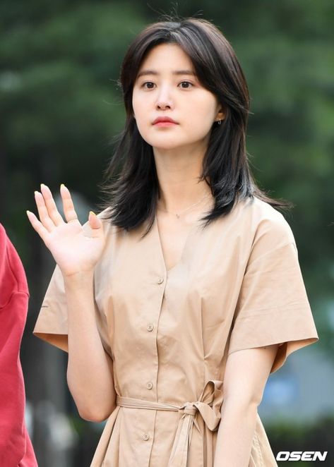 Square Face Asian, Jeonghwa Exid, Square Jawline, Medium Short Hair, Square Face, Square Faces, Korean Actress, Short Hairstyles For Women, Hair Cut