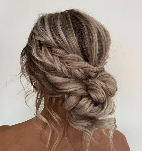 Hoco Updos, Grad Hairstyles, Bridesmaid Hair Inspo, Special Event Hair, Beauty Hair Color, Bridesmaid Hair Makeup, Ball Hairstyles, Bridal Hair Updo, Hair Knot