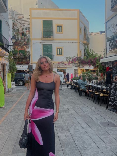 Trendy, ibiza, flower dress, pink, purple, black, blonde, old town, old money Ibiza Old Town Outfit, Town Outfits, Girly Fits, Ibiza Outfits, Instagram Pose, Flower Dresses, Summer Party, Purple Dress, Fashion Killa