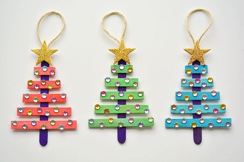 These popsicle stick Christmas trees are SO EASY to make and they're so beautiful! The kids LOVED decorating them! Such an awesome Christmas craft idea!! Stick Christmas Tree, Dollar Store Christmas Crafts, Diy Christmas Ornaments Easy, Christmas Crafts For Adults, Dollar Store Christmas, Easy Christmas Crafts, Christmas Gift Decorations, Easy Christmas Diy, Christmas Ornaments Homemade