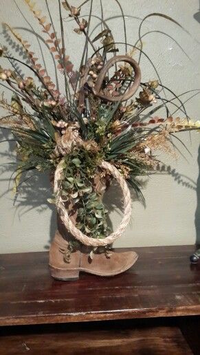 Cowboy Boot Vase, Western Christmas Decorations, Cowboy Boot Crafts, Boot Centerpiece, Western Centerpieces, Western Wreaths, Boot Vase, Cowboys Wreath, Antler Christmas