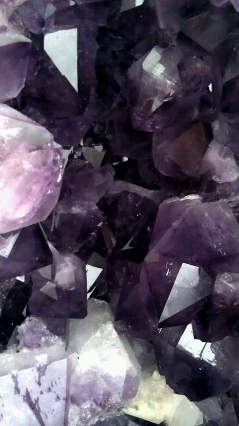 Dark Purple Crystals, Crystal Cabinets, John Berger, Dark Purple Aesthetic, Amethyst Crystals, Deep Winter, Colour Ideas, Purple Reign, Graphic Wallpaper