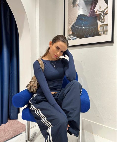 Comfy Outfit Aesthetic, Clark Outfit, Culture Clothes, Track Pants Outfit, Outfits Sporty, Culture Clothing, Comfy Outfit, December 13, Stockholm Fashion