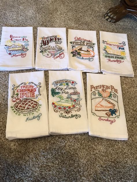 Machine Embroidery Designs For Tea Towels, Tea Towel Patterns, Tee Towels, Baking Embroidery, Embroider Tea Towels, Christmas Embroidery Tea Towels, Vintage Tea Towels Embroidery, Embroidery Kitchen Towels, Embroidery Towels