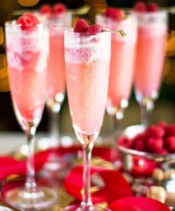 Mimosa Ideas, Strawberry Champagne Cocktail, Champagne Margarita Recipe, Mimosa Recipes, Cranberry Champagne Cocktail, Pom Juice, Cranberry Mimosa, Christmas Drinks Alcohol Recipes, Sweet Champagne