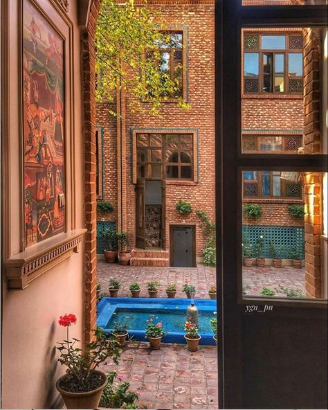 Traditional Iranian Architecture, Iranian House, Persian Decor, Body Image Art, Iran Pictures, Persian Garden, Iranian Architecture, Persian Architecture, Iran Travel