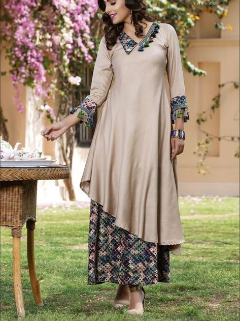 Muslin kurti with great detailing on neck and sleeves. Brilliantly play with prints and plain. Designer Kurti Patterns, Stitching Dresses, Kitty Party, Casual Day Dresses, Indian Attire, Modern Accents, Indian Fashion Dresses, Designer Dresses Indian, Kurta Designs