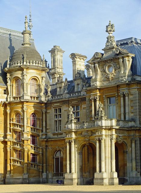 Red Mansion, Waddesdon Manor, English Castles, Famous Castles, Dresden Germany, European Architecture, Manor Houses, Chateau France, 2023 Vision