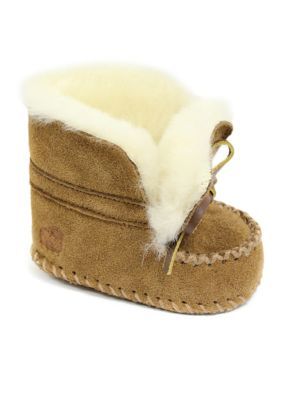 Baby Mocs, Baby In Snow, Suede Moccasins, Baby Moccasins, Moccasin Boots, Shoe Pattern, Baby Slippers, Baby Boots, Baby Time