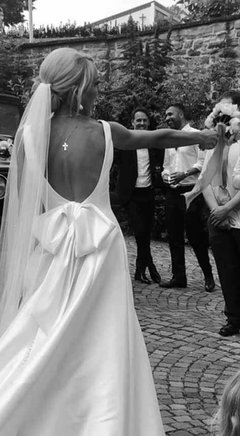 Dresses With Sleeves Elegant, Sleek Wedding Dress, Wedding Dresses Elegant, Simple Elegant Wedding Dress, Wedding Dress Low Back, Plain Wedding Dress, Elegant Wedding Dresses, Timeless Wedding Dress, Simple Elegant Wedding