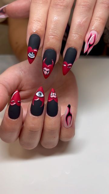 𝕁𝕒𝕪𝕕𝕖 on Instagram: "I love what I do 🥹🥰🫶🏼💅🏼👩🏻‍🎨" Spooky Holiday Nails, Creepy Valentines Nails, Gothic Valentines Day Nails, Valentines Day Nail Art Designs, Anti Vday Nails, Character Valentines Nails, Anti Valentine Nails, Horror Valentines Nails, Dark Valentine Nails