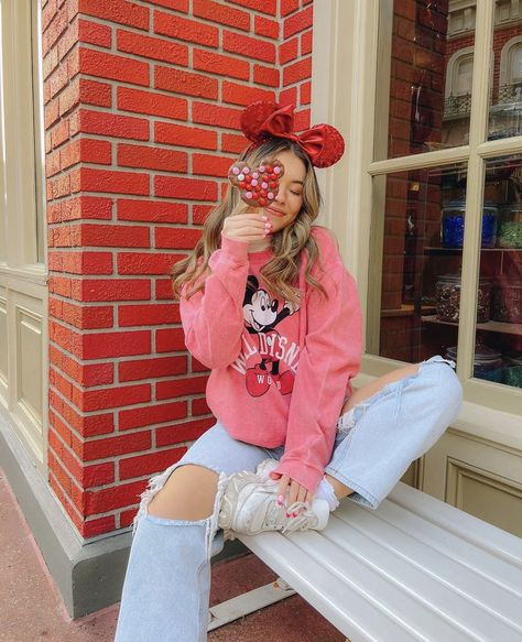 Disney Outfits Winter, Disney Poses, Disney Outfits Women, Theme Park Outfits, Cute Disney Outfits, Disney Photo Ideas, Disney World Outfits, Disneyland Outfits, Disney Outfit