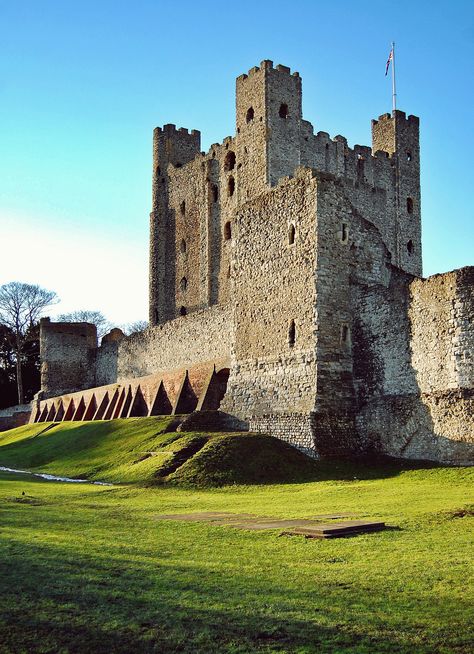 2010-12-14c Rochester Castle | My fifteenth image on explore… | Flickr Rochester Castle, Nikon D40, Romanesque Architecture, Architecture Board, Medieval Castle, Interesting Photos, 12th Century, 17th Century, Great Britain