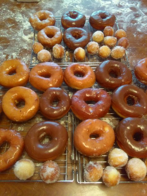 Make and share this Krispy Kreme Doughnuts Copycat recipe from Food.com. Krispy Kreme Filled Donuts Recipe, Doughnut Krispy Kreme, Glazed Donut Krispy Kreme, Krispy Kreme Original Glaze, Donut Burger Krispy Kreme, Tgi Fridays, Krispy Kreme Donuts, Krispy Kreme Doughnut, Krispy Kreme