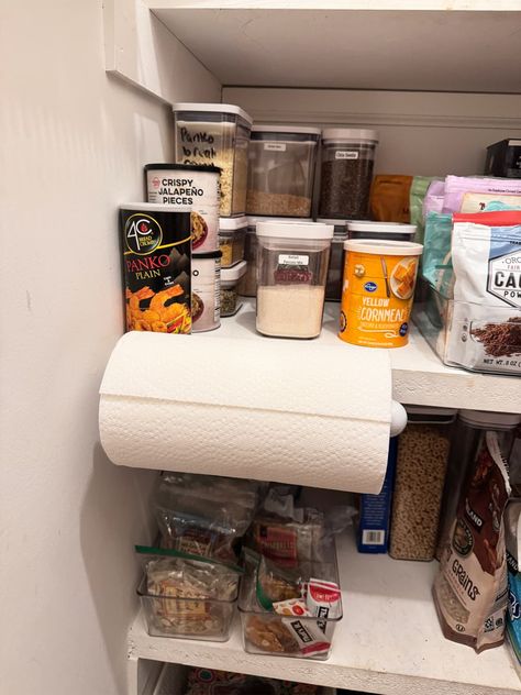 Paper towel roll in pantry. How To Store Paper Towels, Hide Paper Towels In Kitchen, Hide Paper Towels, Storing Paper Towels, Store Paper Towels, Under Sink Cabinet, Swedish Dishes, Rainbow Order, Kitchen Paper Towel