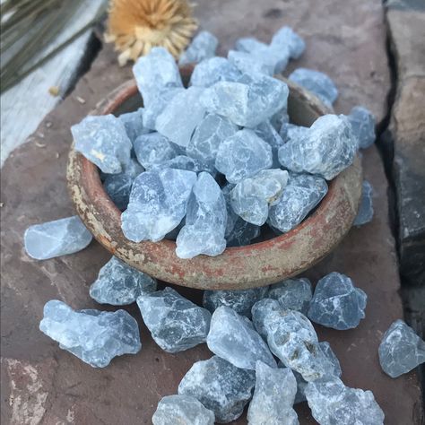 Connection Spiritual, Raw Celestite, Pink Aura Quartz, Blue Aura Quartz, Spiritual Strength, Celestite Crystal, Spirit Guide, Pink Aura, Skull Carving