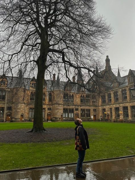 University Aesthetic, Glasgow University, College Aesthetic, Dream College, Large Crowd, Uni Life, Dream School, University Life, Dark Academia Aesthetic