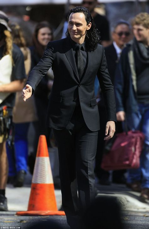 Black Fitted Suit, Ragnarok Loki, Loki Odinson, All Black Suit, Thor Ragnarok, Thomas William Hiddleston, Loki Marvel, Loki Thor, Loki Laufeyson